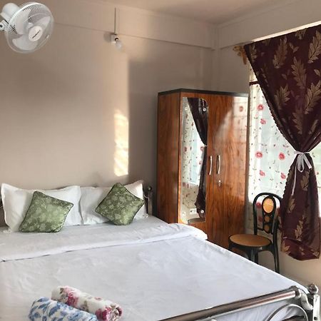 Living Roots Lodge チェラプンジ エクステリア 写真